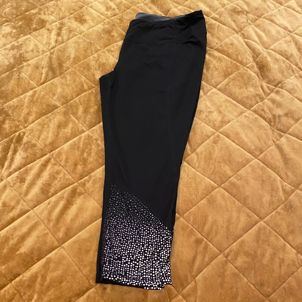 Cute 3/4 length leggings with detail.  Tags removed but Never worn